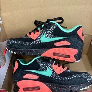 Nike Air Max Black and Peach Sneakers
